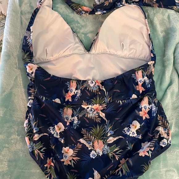 Swimsuit one piece - Picture 2 of 3